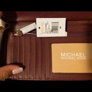 NWT Michael Kors Wristlet
